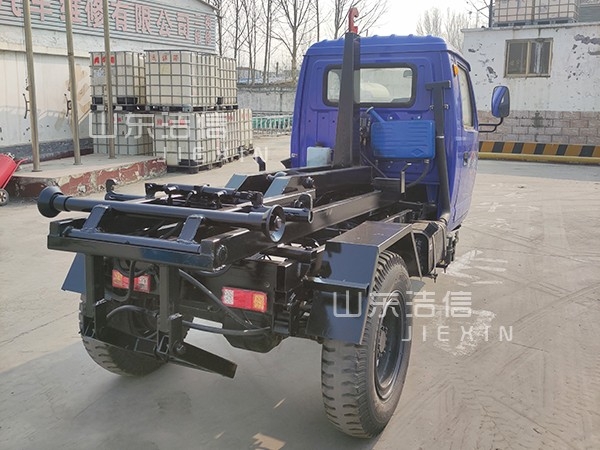 機(jī)動(dòng)三輪勾臂垃圾車簡(jiǎn)介