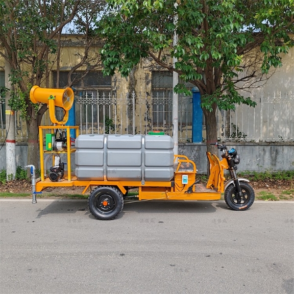 電動三輪塑料水箱灑水車
