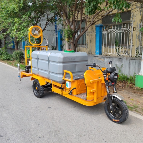 電動三輪塑料水箱灑水車